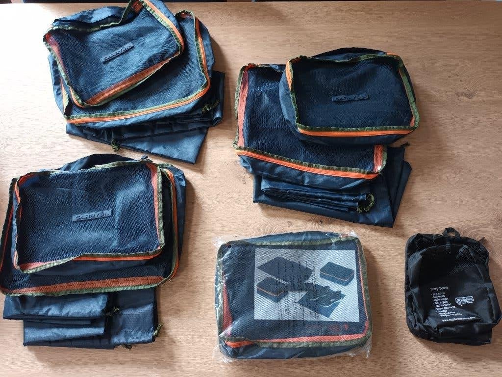 18 reiszakjes reis zakken opbergers carry on zgan nieuw tas, Ophalen of Verzenden, Zo goed als nieuw, 30 cm of meer, Minder dan 35 cm