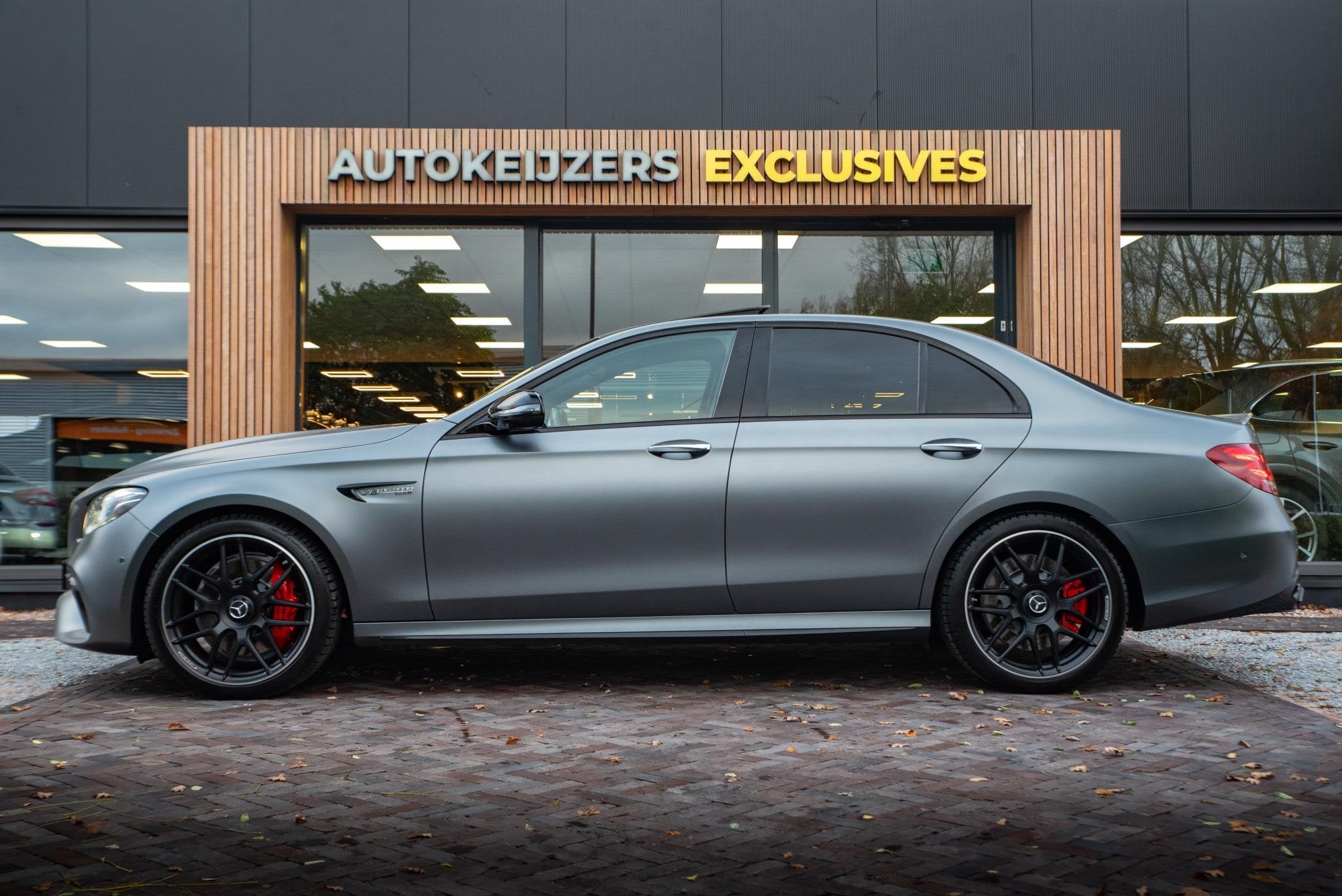 Mercedes-Benz E-Klasse AMG 63 4MATIC Schuifdak HUD Stoelvent, Auto's, Mercedes-Benz, Gebruikt, 572 pk, Leder, Bedrijf