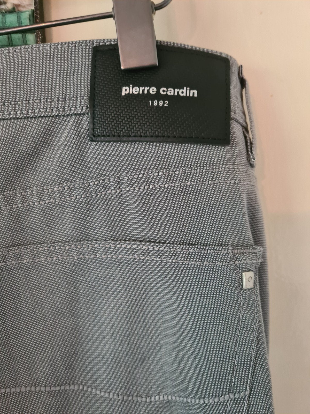Als NIEUW!! - Pierre Cardin - Broek, Maat W42/L34., Pierre Cardin, Ophalen of Verzenden, Zo goed als nieuw, Grijs