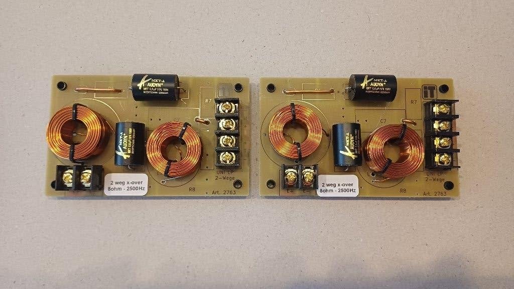 2weg cross-over 2500hz - 8 ohm - 12db/oct - 75/130watt