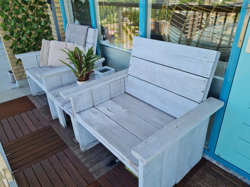 Mooie tuin- of balkonset met bankje en twee stoelen, Ophalen of Verzenden, Gebruikt, Hout