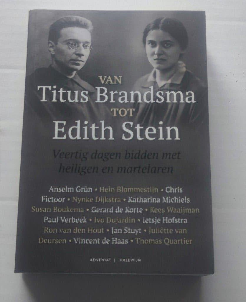 426 Boek Van Titus Brandsma tot Edith Stein - 2022, Ophalen of Verzenden, Zo goed als nieuw, Boek, Christendom | Katholiek