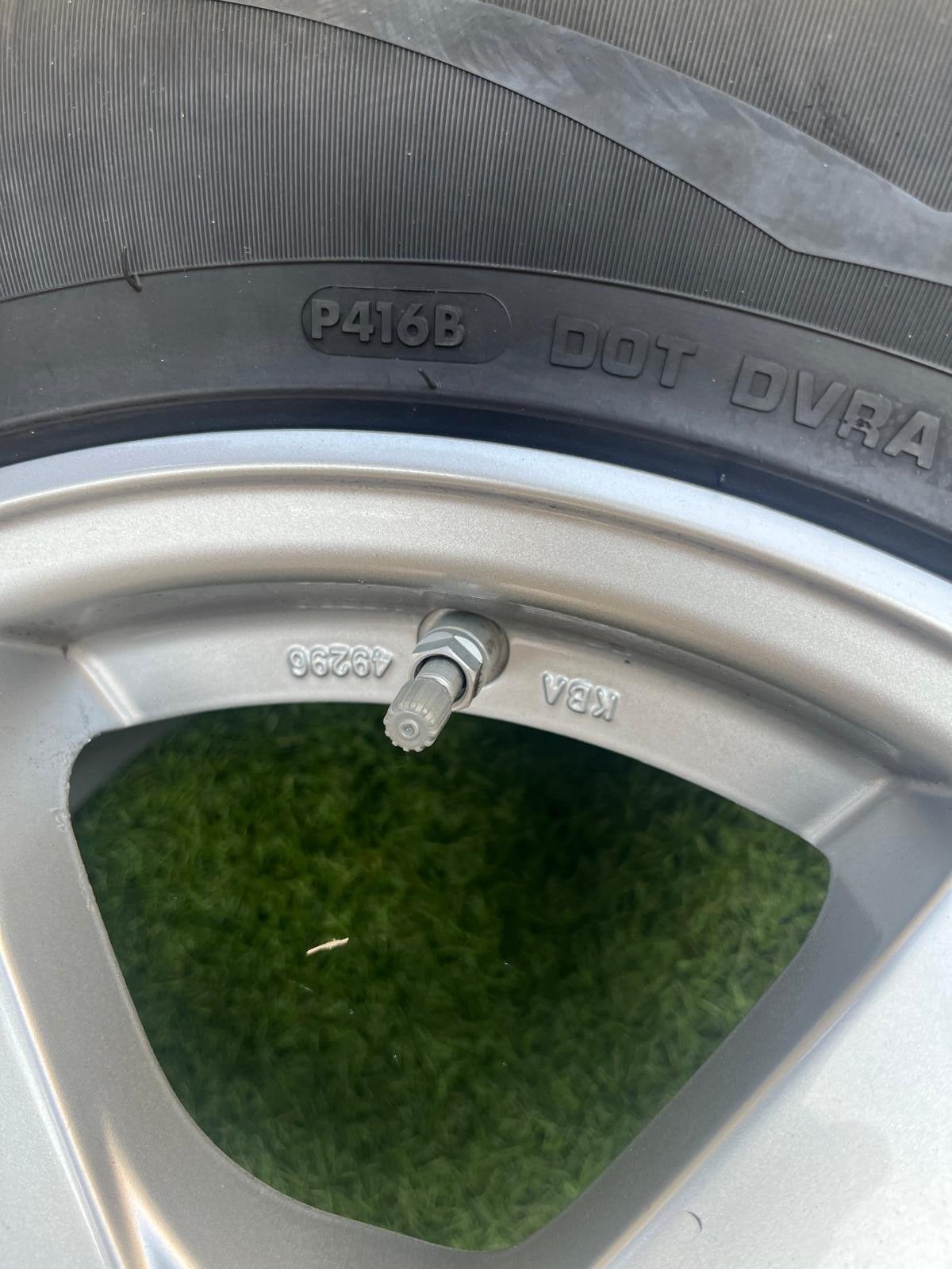 Volledige set winterbanden Nissan Quasqui, 215 mm, 16 inch, Banden en Velgen, Winterbanden