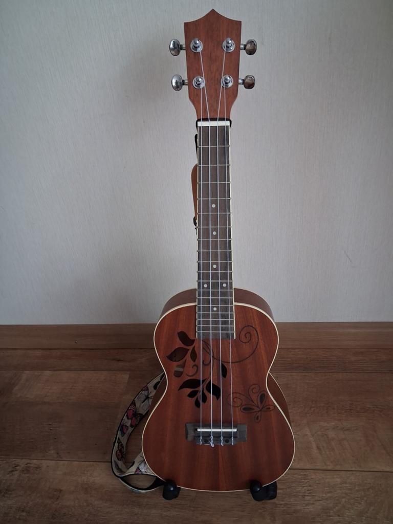 LUXE Vlinder Ukelele – Absolute NIEUWSTAAT, Ophalen, Nieuw, Overige typen, Met koffer