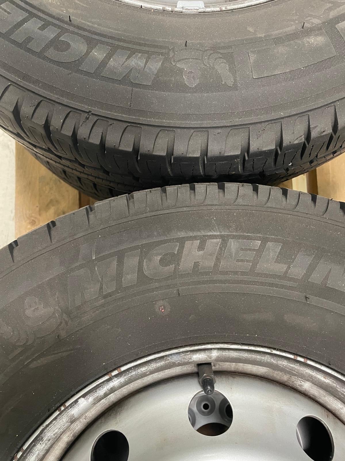 4 Michelin Agilis Camping banden op velg 225/75R16CP M+S, Auto-onderdelen, Banden en Velgen, Ophalen, 16 inch, Banden en Velgen