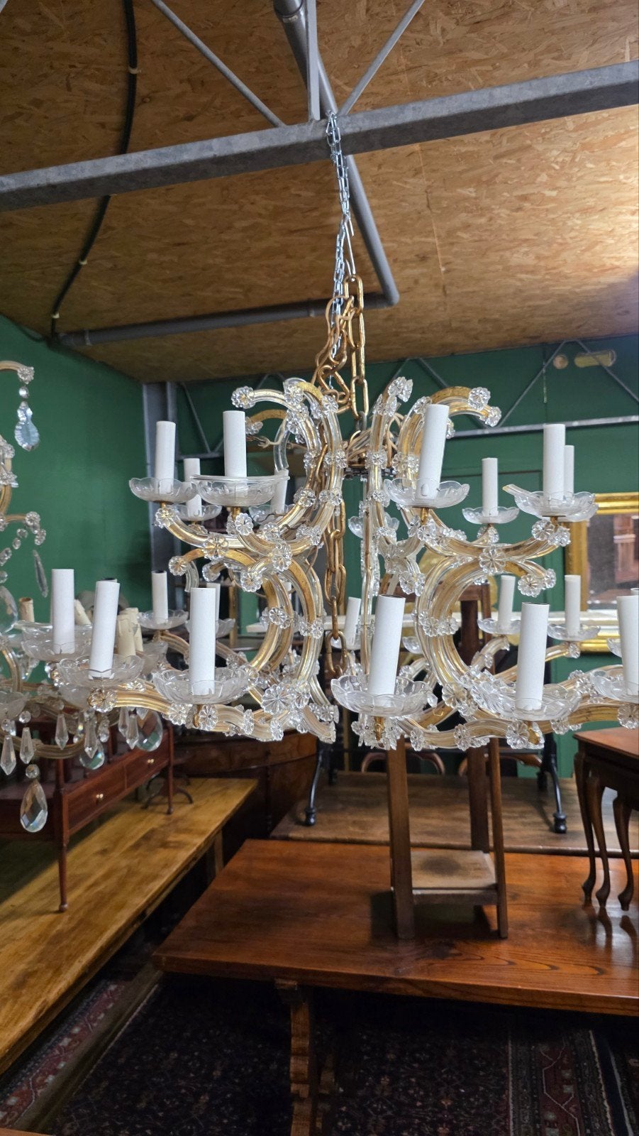 Twee zeer grote kristallen hanglampen € 300, Ophalen