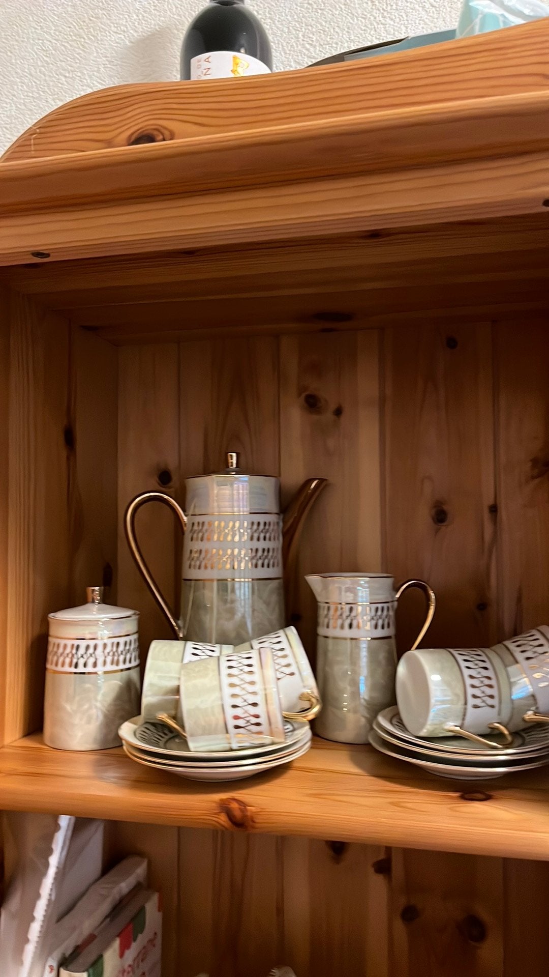Mooi sntiek servies, Ophalen