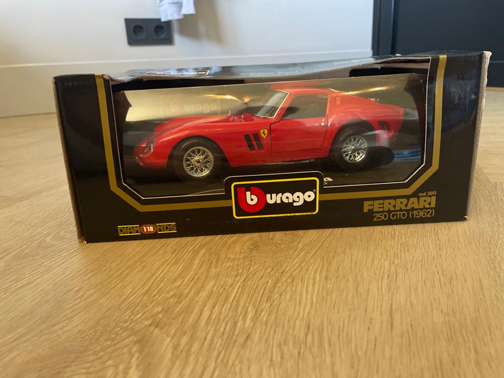 Burago Ferrari 250 GTO (1962) - Die-Cast Model 1:18, Hobby en Vrije tijd, Modelauto's | 1:18, Ophalen of Verzenden, Zo goed als nieuw