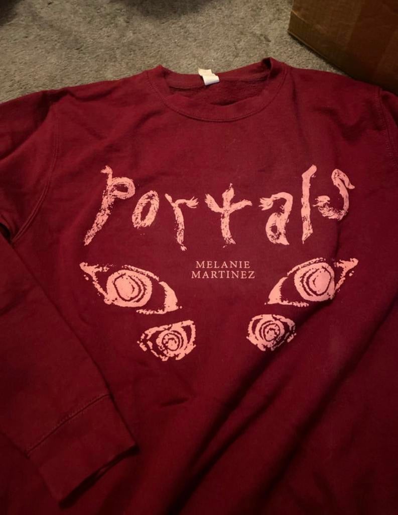 Portals trui Melanie Martinez, Ophalen of Verzenden, Zo goed als nieuw, Maat 48/50 (M), Rood