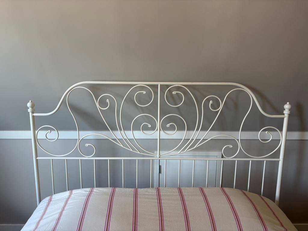 Bed Leirvik Ikea, Huis en Inrichting, Slaapkamer | Bedden, Wit, Tweepersoons, Ophalen of Verzenden, Zo goed als nieuw
