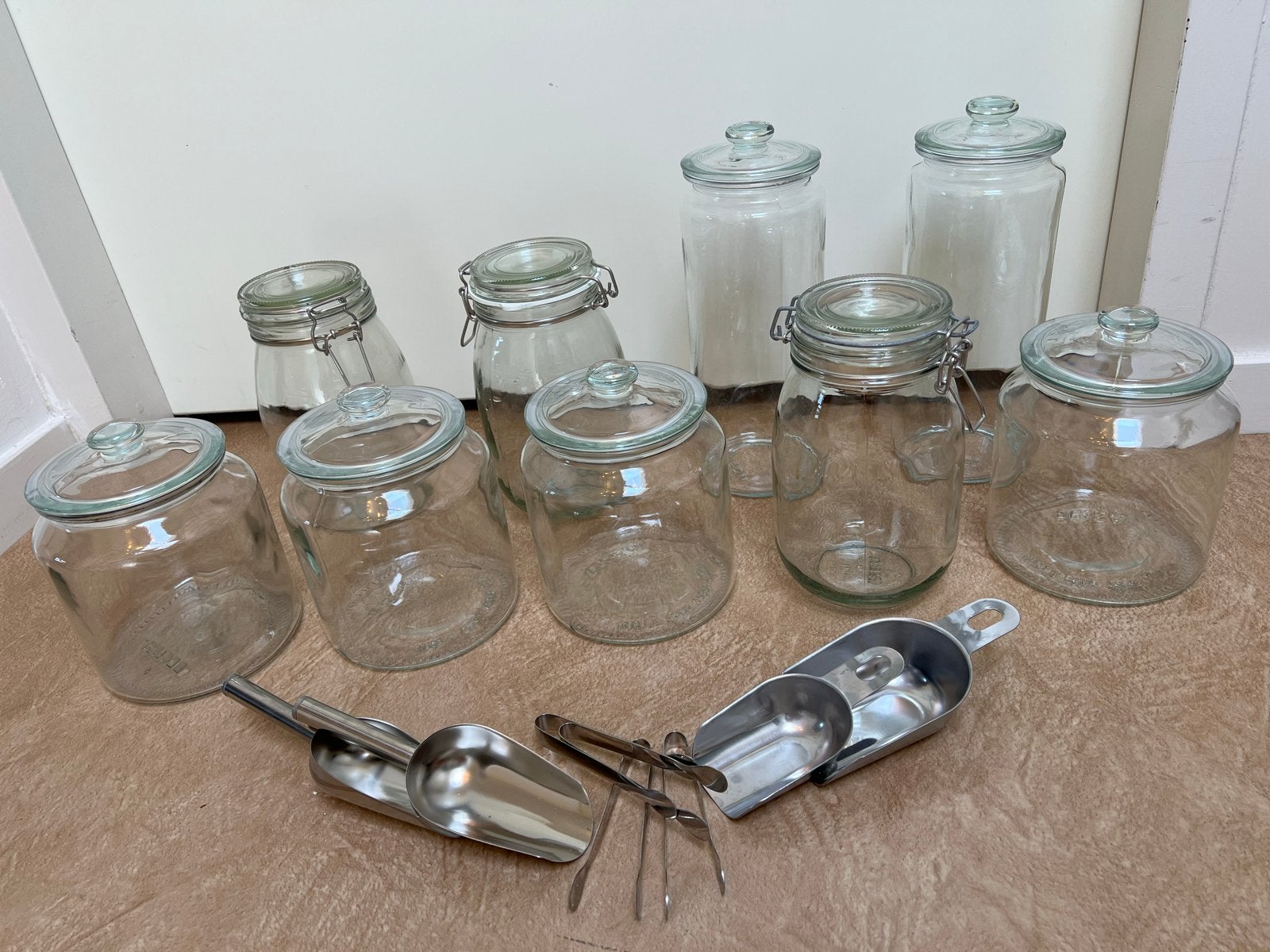 Glazen voorraadpotten met metalen schepjes en tangen, Ophalen, Voorraadpot, Overige merken, Glas