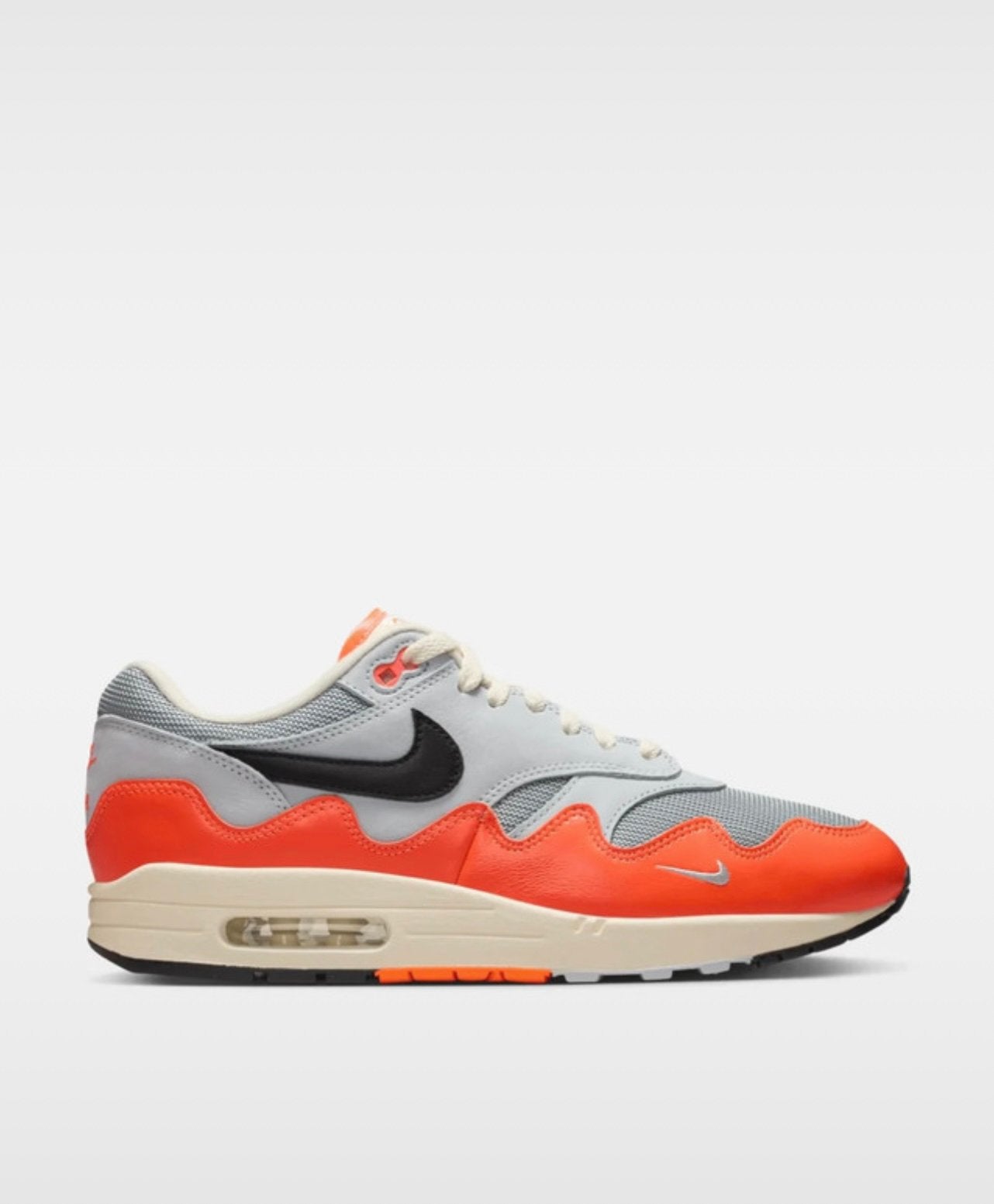 Patta x Nike Air Max 1 ‘Hyper Crimson’ - maat 44, Kleding | Heren, Schoenen, Product.Safety.ENEA@nike.com, Overige kleuren, Nieuw