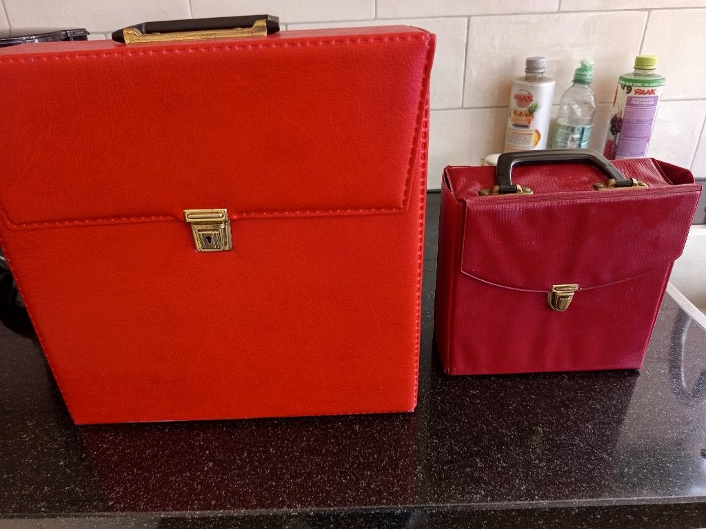 2 Rode platenkoffers voor vinyl platen, Ophalen of Verzenden, Gebruikt, Overige instrumenten