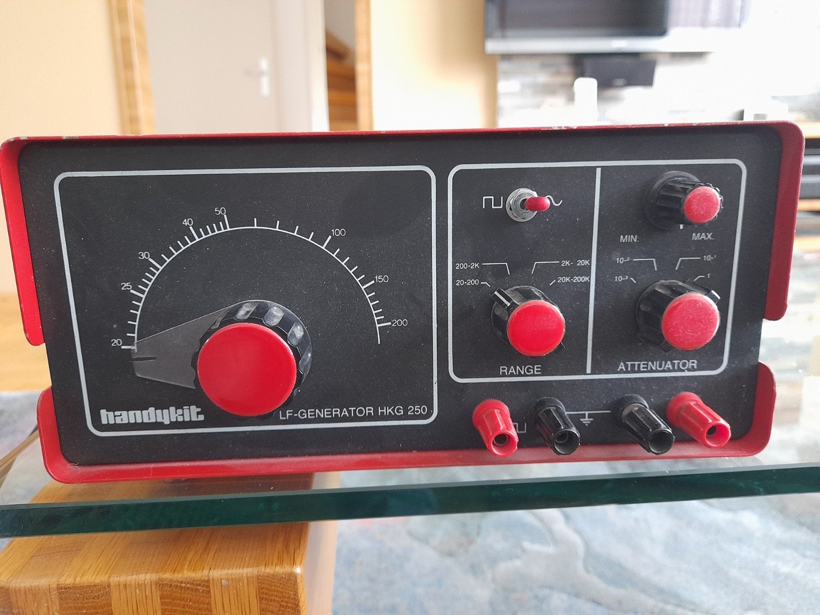 Signaalgenerator sinus/blokgolf 250 kHz, 1V uitgang, Ophalen