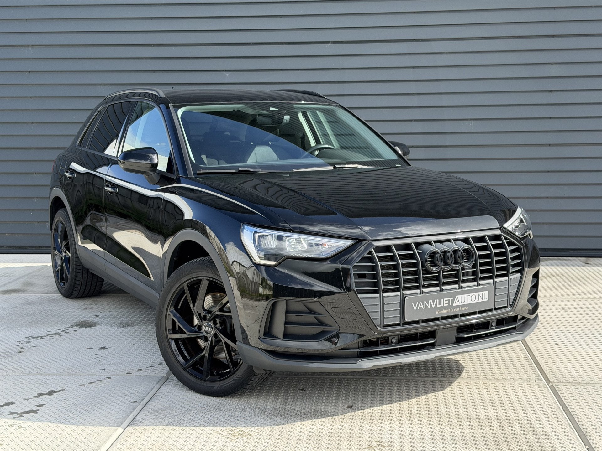 Audi Q3 45 TFSI e edition 245 PK | Apple carplay & Android a, Auto's, Dealer onderhouden, Stof, Gebruikt, Zwart