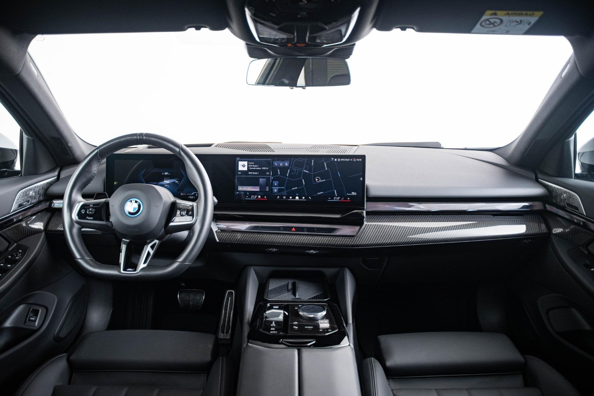 BMW i5 Touring eDrive40 M Sport Edition 84 kWh Trekhaak - B&, Auto's, BMW, Automaat, 12 maanden, Achterwielaandrijving, Zwart