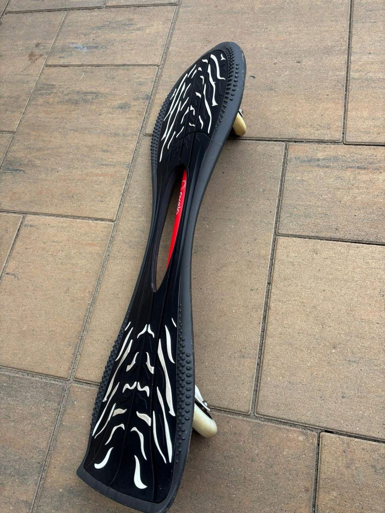 Oxelo Waveboard Zwart/Wit - Zo goed als nieuw, Sport en Fitness, Skateboarden, Ophalen of Verzenden, Zo goed als nieuw, Waveboard