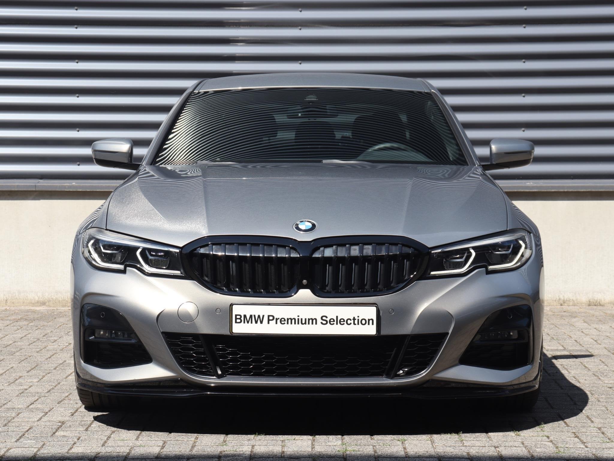 BMW 3-serie Sedan 330i xDrive | High Executive | M Sportpakk, Auto's, Automaat, 1998 cc, 4 cilinders, Bedrijf