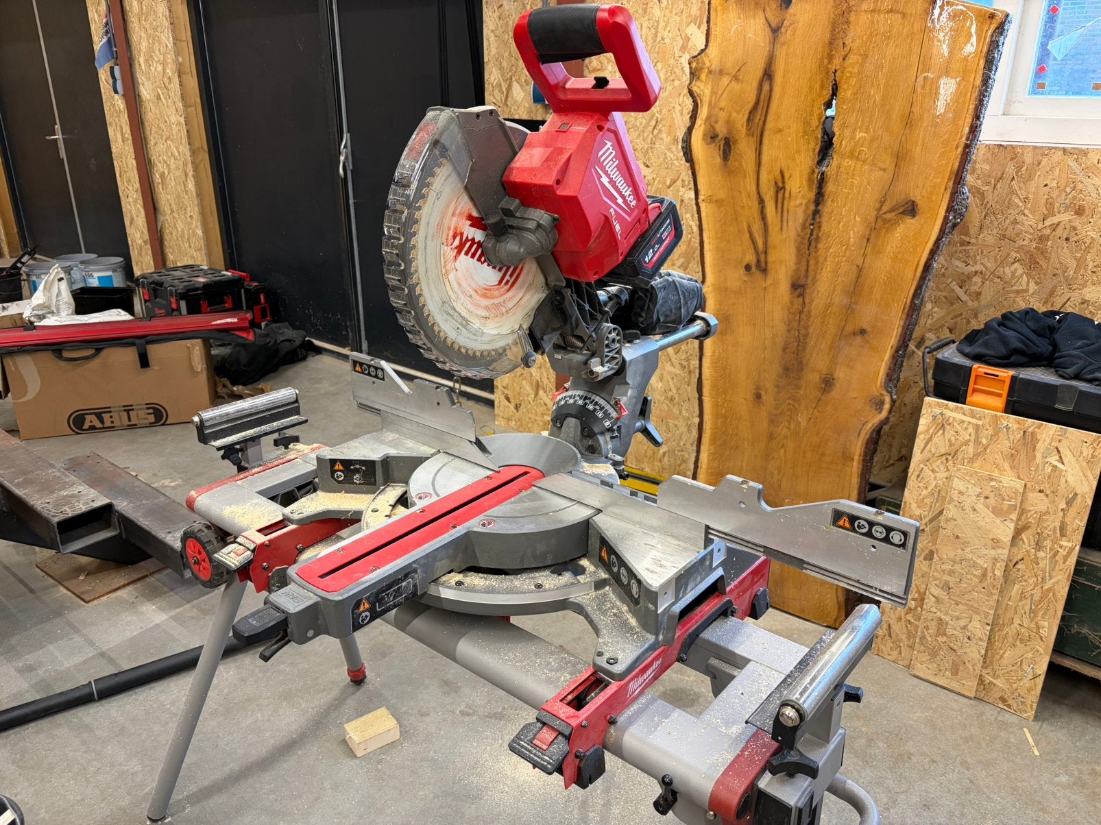 Milwaukee M18 FMS305 2x, Zo goed als nieuw