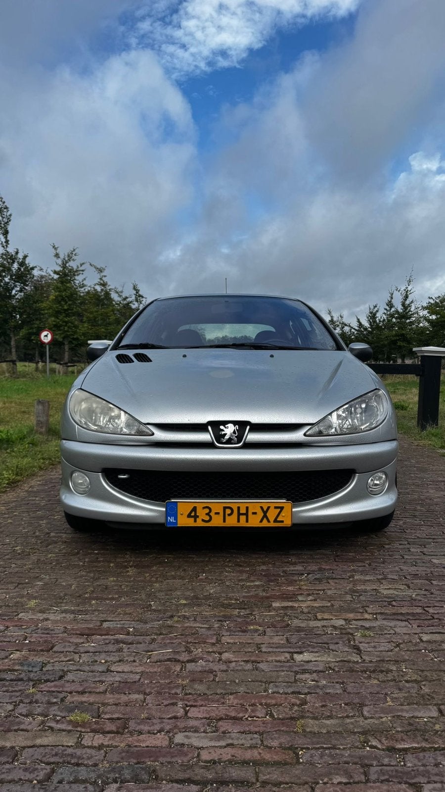 nieuwe apk tot sept ‘27 Peugeot 206 1.4 16V XS 3D 2004 Grijs, Auto's, Voorwielaandrijving, 1360 cc, 31 €/maand, 4 cilinders