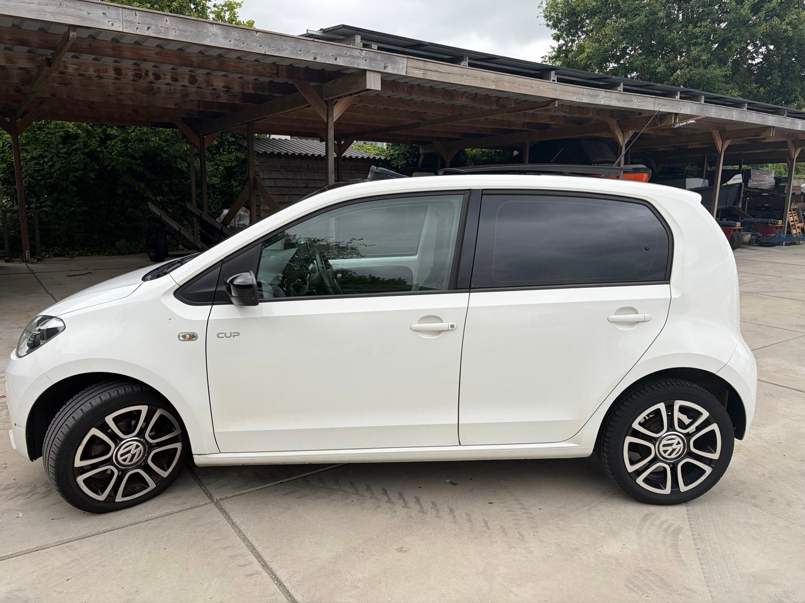 Volkswagen up! 1.0 44KW/60PK 5-DRS 2014 Wit, Voorwielaandrijving, Stof, 4 stoelen, Wit