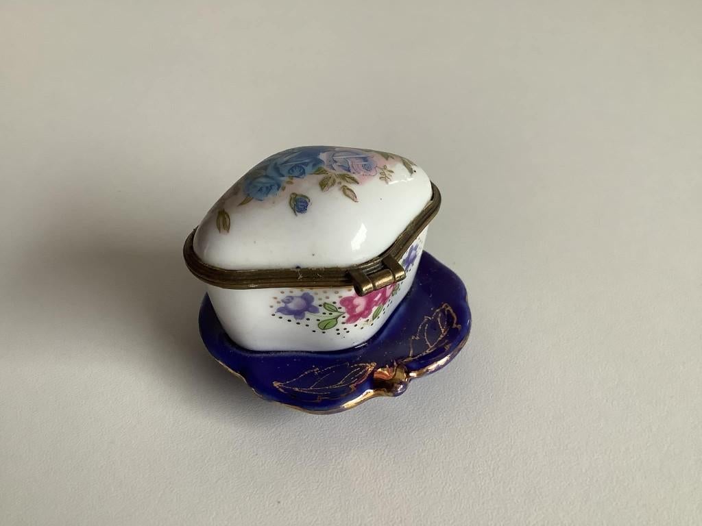 leuk vintage pillendoosje op schaaltje, Ophalen of Verzenden