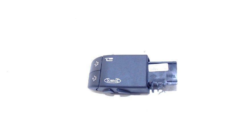 Radio bediening Renault Clio, Ophalen of Verzenden, Van der Ven Autorecycling B.V., Onderdelen@venauto.nl, Ettenseweg 76, 4706 PB Roosendaal, The Netherlands