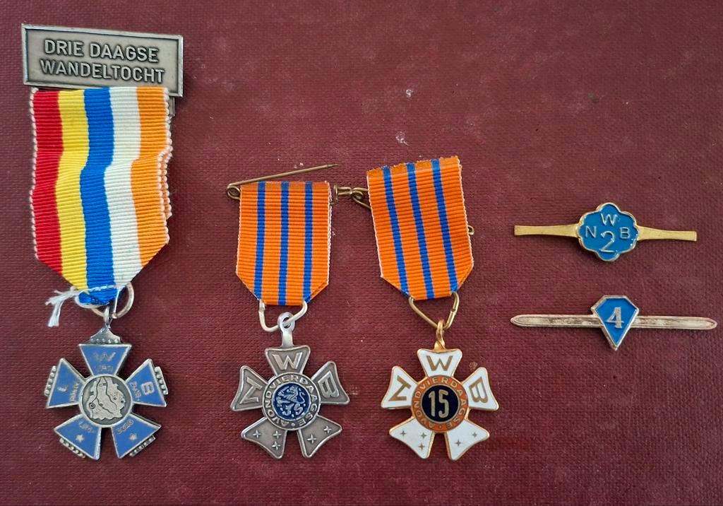 Avond vierdaagse medailles en speldjes, Ophalen of Verzenden, Zo goed als nieuw, Overige onderwerpen