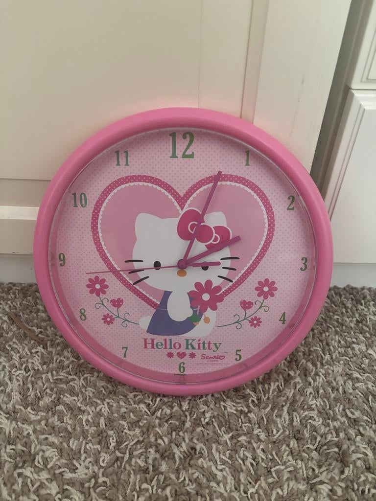 Wandklok Hello Kitty - Roze Analoog, Huis en Inrichting, Ophalen, Zo goed als nieuw, Wandklok