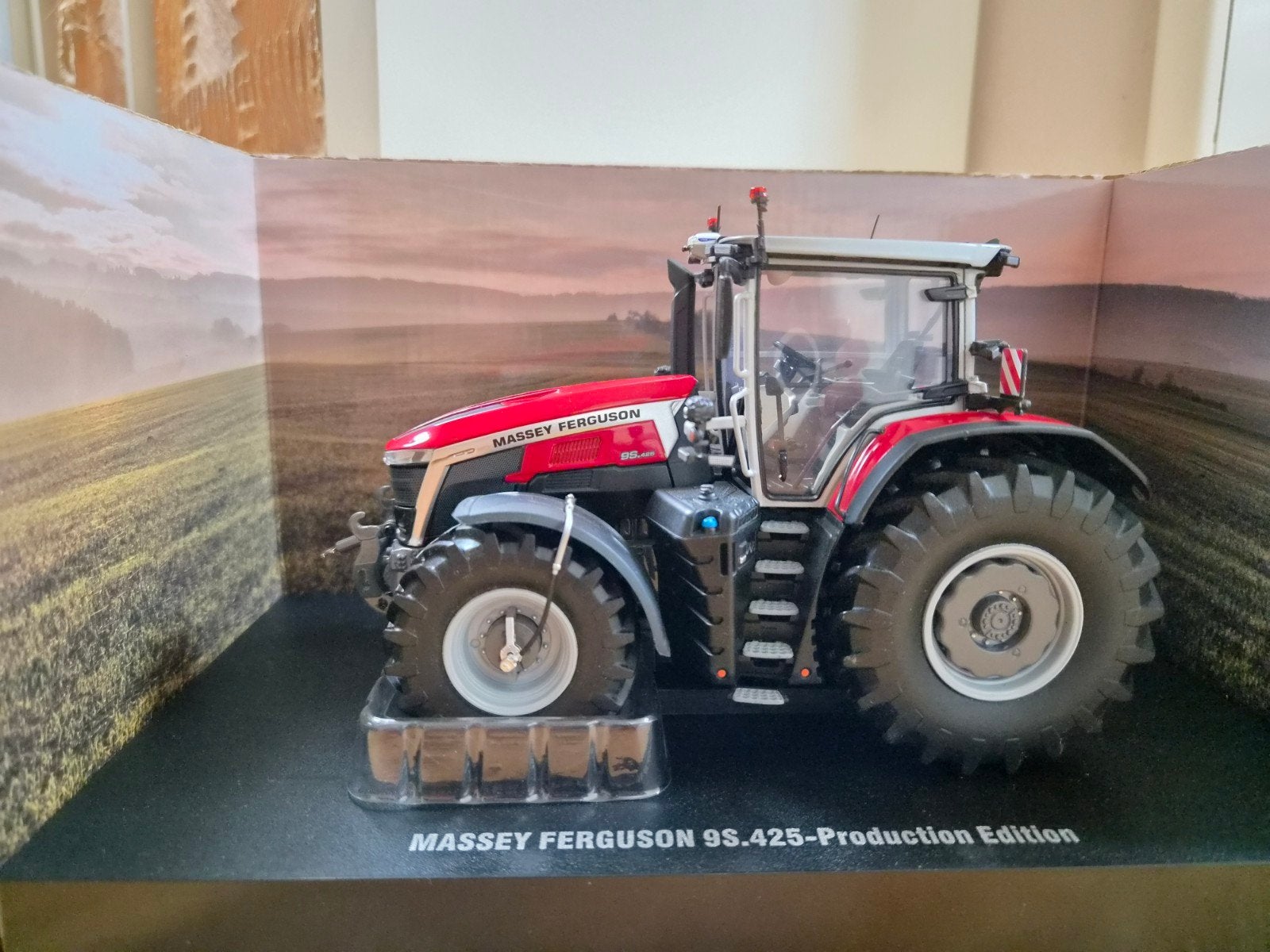 UH Massey Ferguson 9S.425 verbouwd, Hobby en Vrije tijd, Ophalen of Verzenden, Zo goed als nieuw, Tractor of Landbouw, Universal Hobbies
