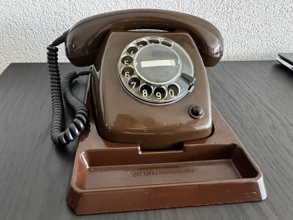 Vintage PTT T65 draaischijf telefoon Mocca, Telecommunicatie, Vaste telefoons | Niet Draadloos, Zo goed als nieuw, Met draaischijf