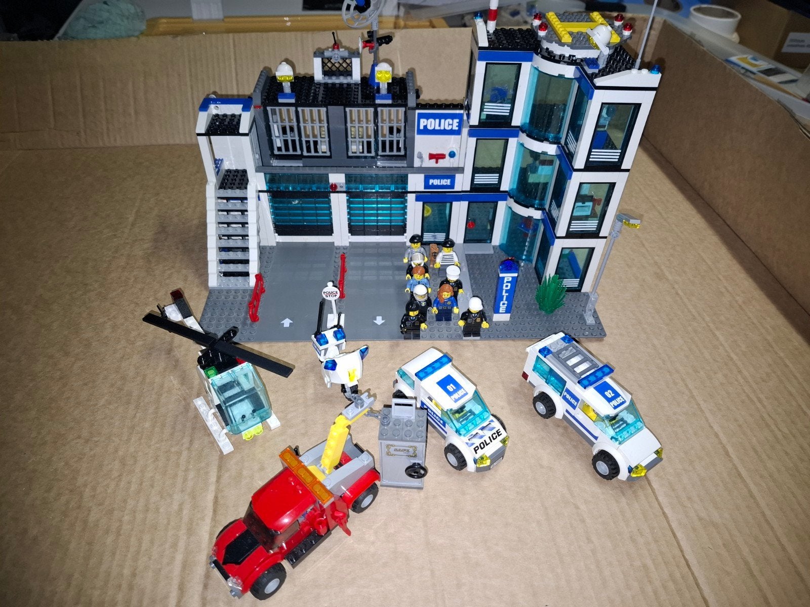 Lego City Politiebureau met helikopter en boevenwagen, Lego, Ophalen of Verzenden, Complete set, Compleet