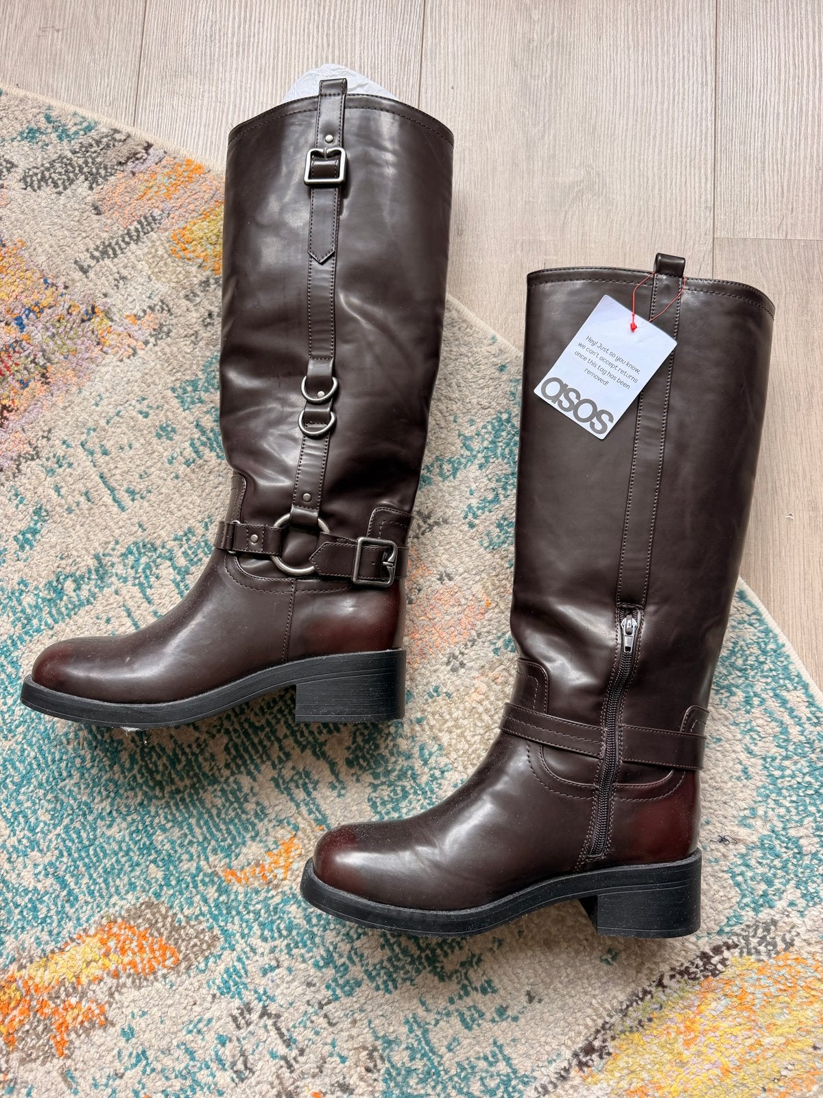 ASOS Donkerbruine/Bordeaux laarzen met gesp details, Kleding | Dames, Ophalen of Verzenden, Nieuw, Bruin, Hoge laarzen