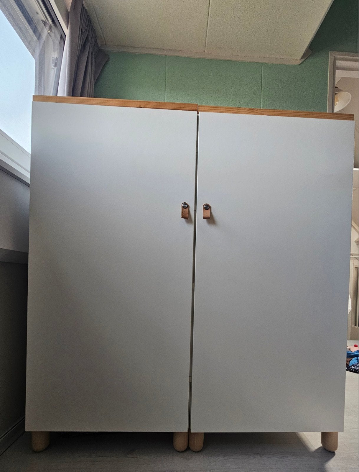 Ikea kast wit met houten poten en blad, z.g.a.n., Ophalen, Zo goed als nieuw, 50 tot 75 cm, 100 tot 150 cm