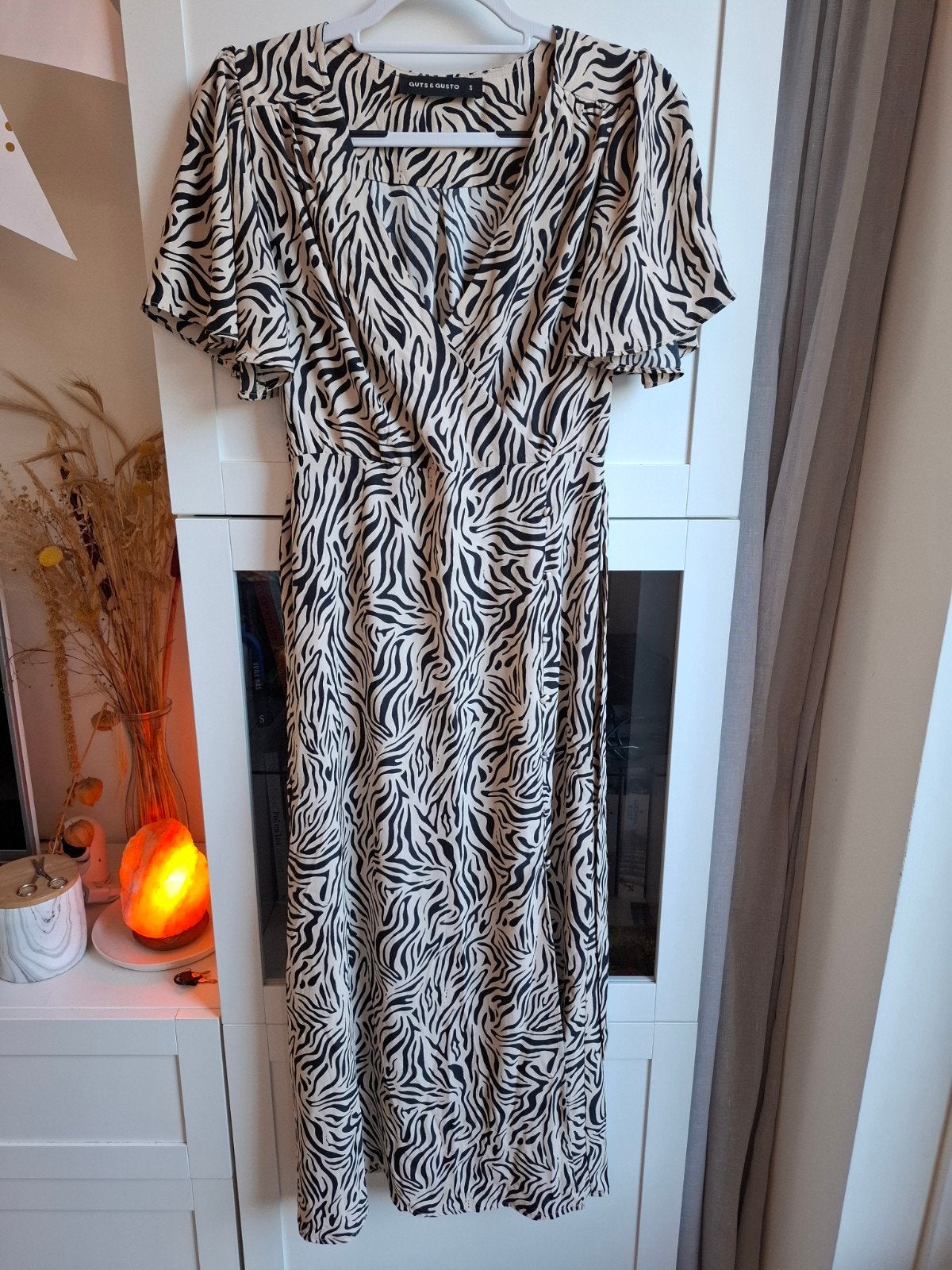 Guts & Gusto zebraprint overslagjurk midi S beige zwart, Guts & Gusto, Zwart, Ophalen of Verzenden, Zo goed als nieuw