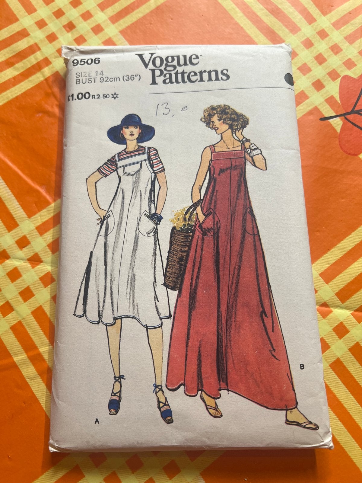 Vintage Vogue Naaipatroon 9506 - Jurken Maat 14 maat 36, Overige merken, Verzenden, Vrouw, Overige typen