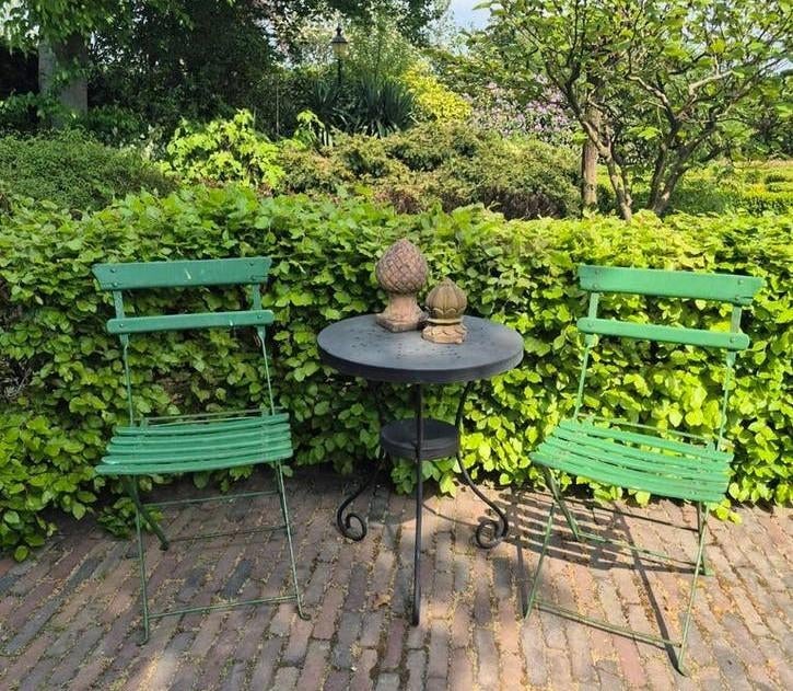 Bistroset met originele oude stevige Franse klapstoelen, Ophalen