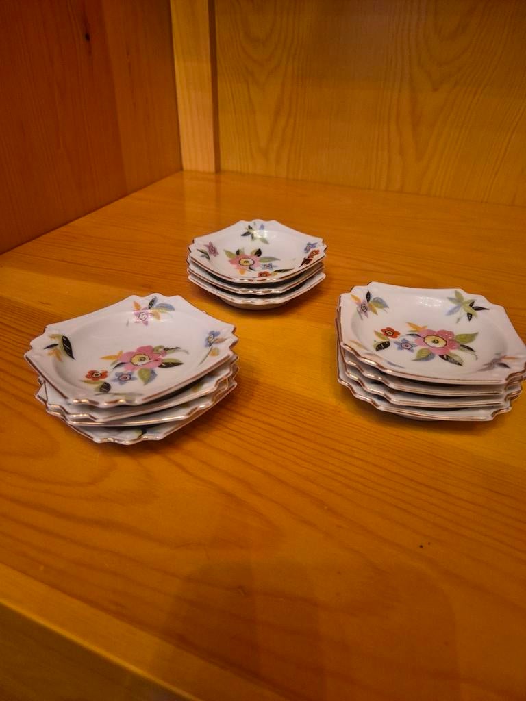 Porseleinen schaaltjes met bloemmotief, Antiek en Kunst, Ophalen of Verzenden