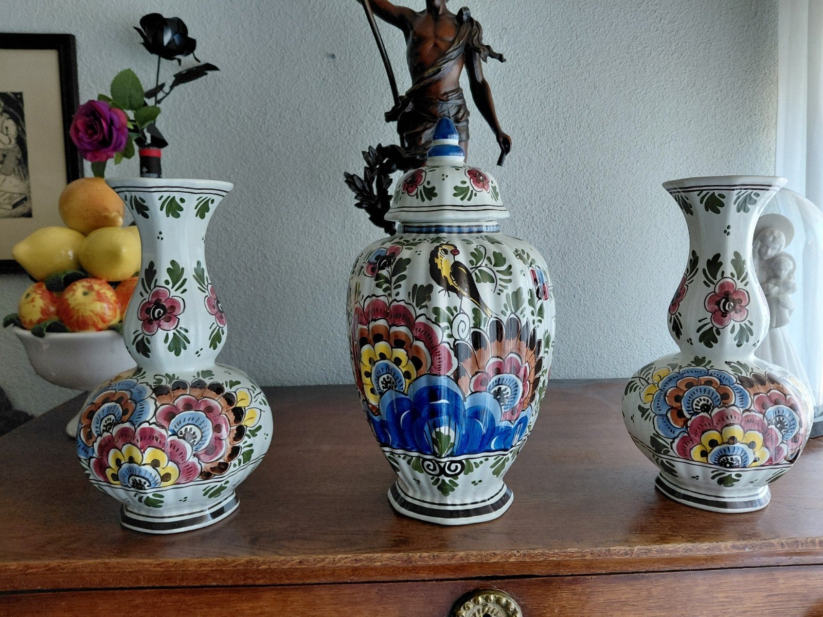 Delfts handgeschilderde vazen set (schouw / kast stel), Antiek en Kunst, Antiek | Vazen, Ophalen of Verzenden