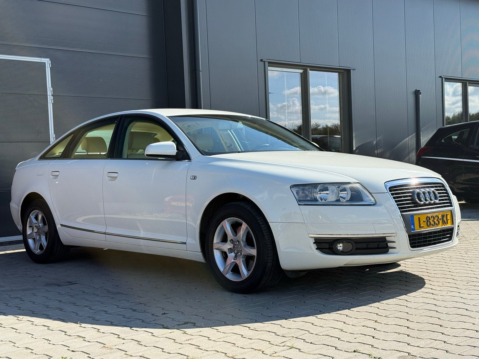 Audi A6 2.4 V6 130KW 2004 Wit, Auto's, Voorwielaandrijving, Wit, 10 km/l, Bedrijf
