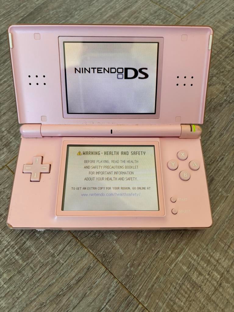 Nintendo DS Lite roze, Spelcomputers en Games, Spelcomputers | Nintendo DS, Ophalen, Gebruikt, Roze, Met beschermhoes of tas