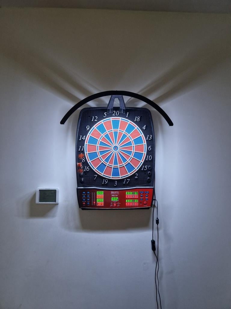 Electrisch dartbord inc goeie pijlen en verlichting, Ophalen, Zo goed als nieuw, Dartbord, Soft tip