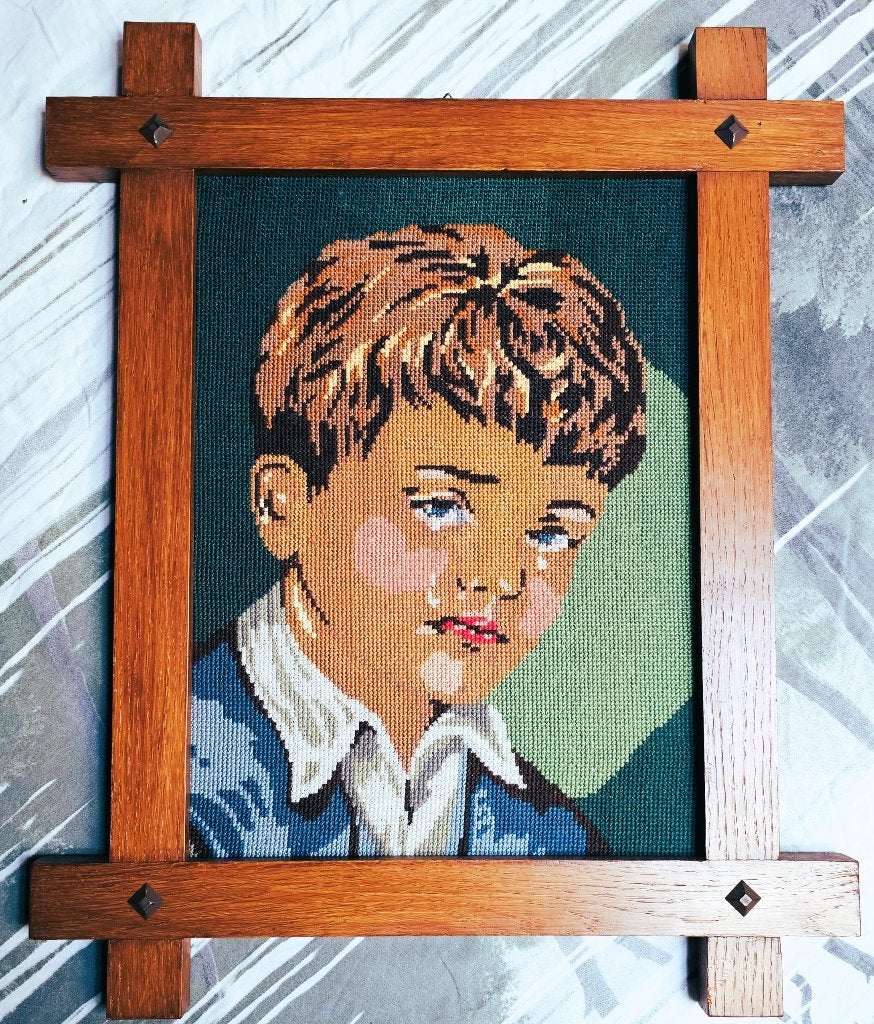 Borduurwerk huilende jongen Crying Boy‑stijl 55 x 45 eiken, Gebruikt, 55 cm, Wandhanger, Meerkleurig