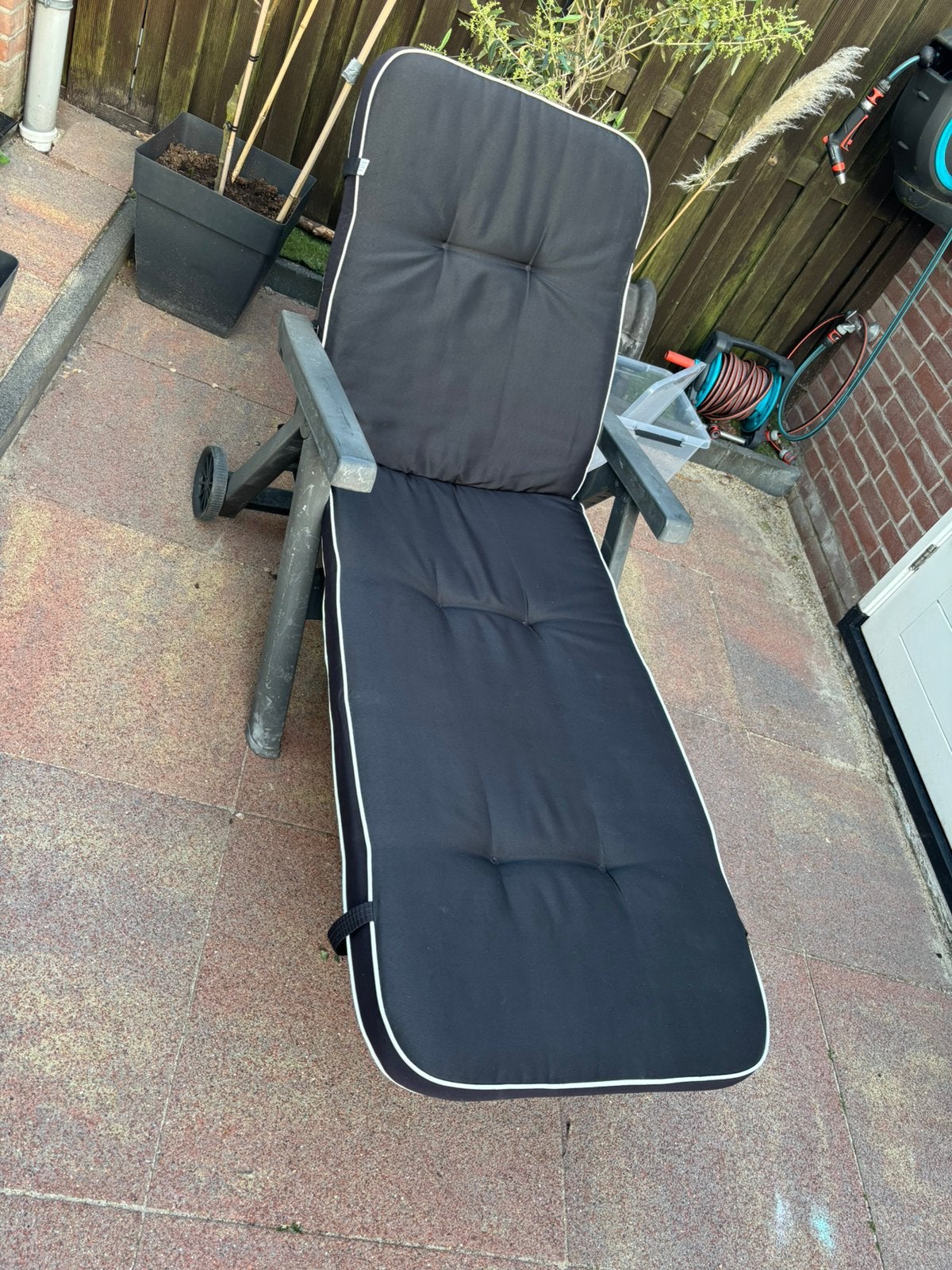 Kunstof ligbed en kussen, Tuin en Terras, Ophalen, Gebruikt, Kunststof