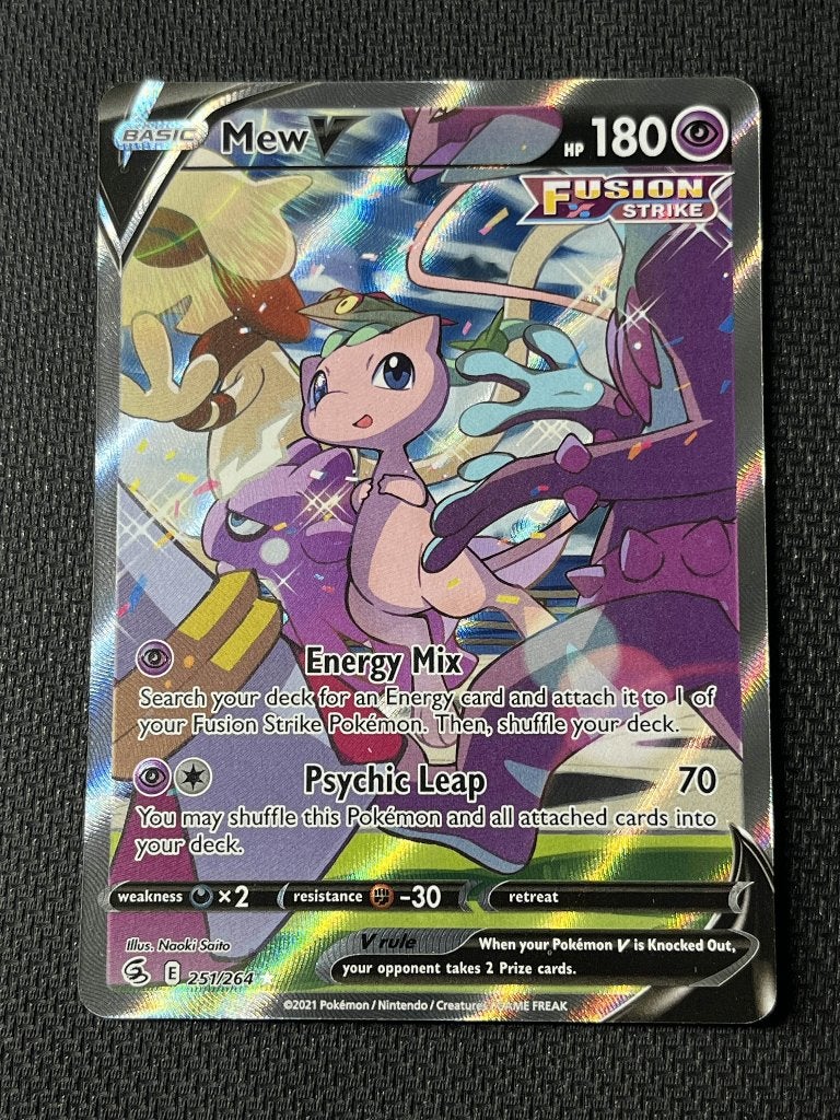 Mew V (FST 251), Hobby en Vrije tijd, Verzamelkaartspellen | Pokémon, Ophalen of Verzenden, Nieuw, Losse kaart, Foil