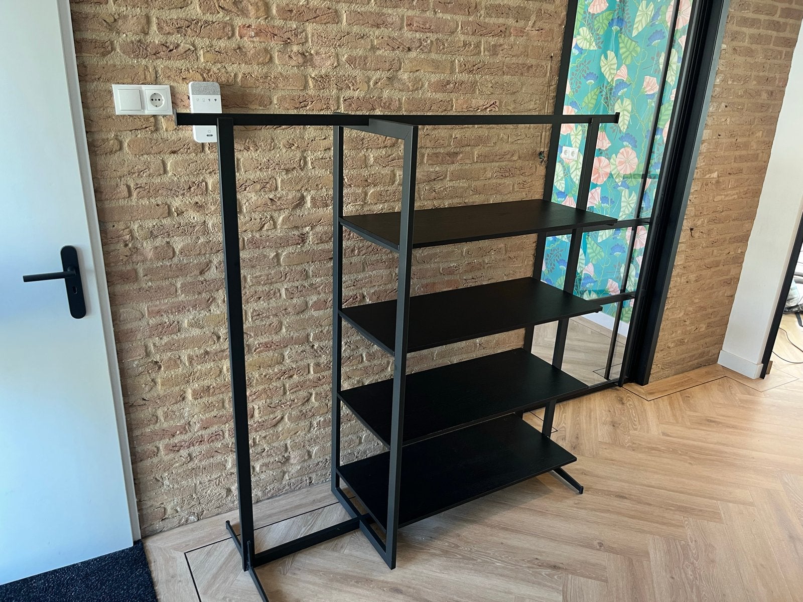 Zwart metalen rek met planken en kledingroede, Antiek en Kunst, Ophalen