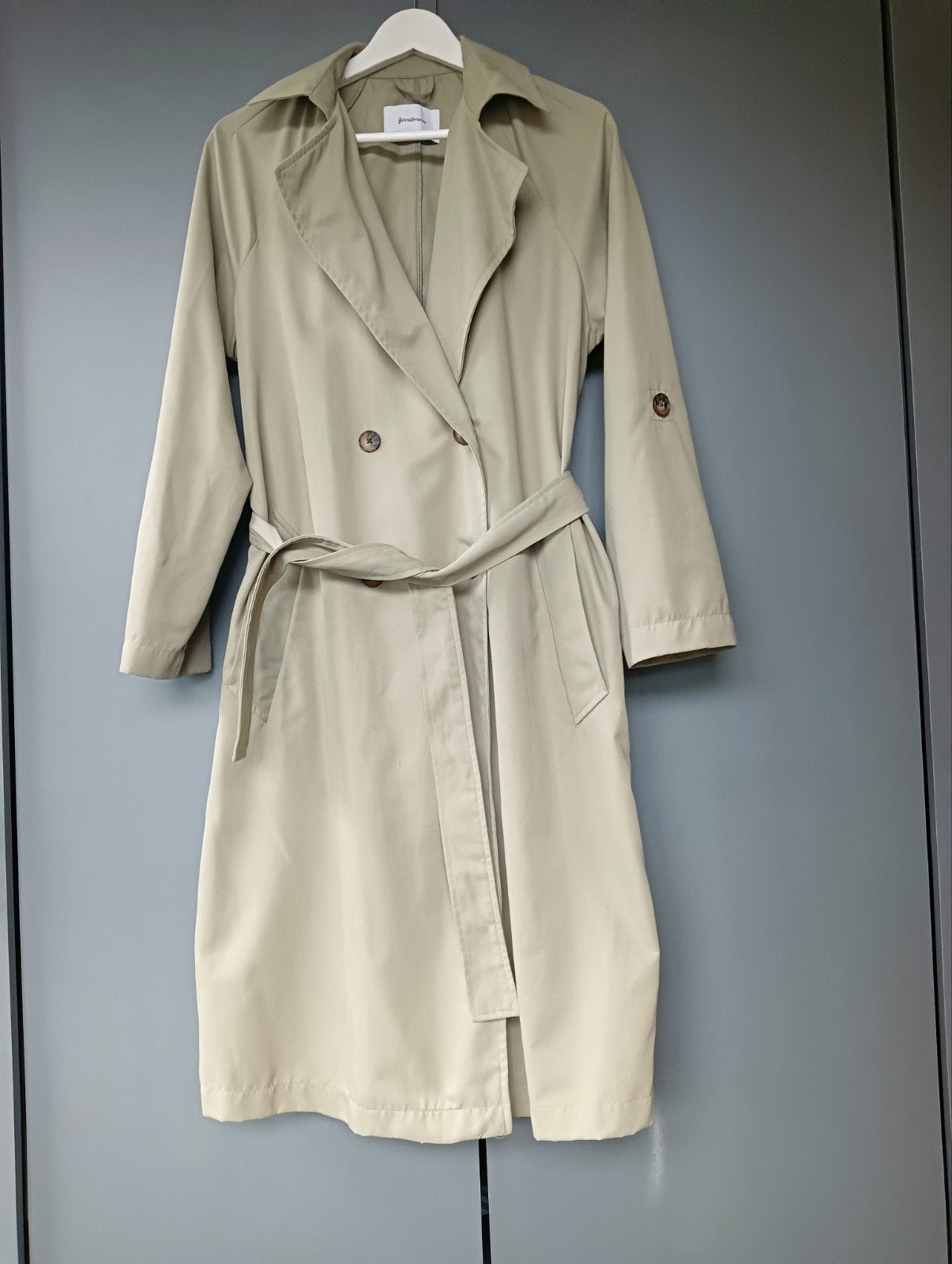 Mooie trenchcoat mt S in lichtgroen van Stradivarius, Ophalen of Verzenden, Maat 36 (S), Stradivarius, Gedragen