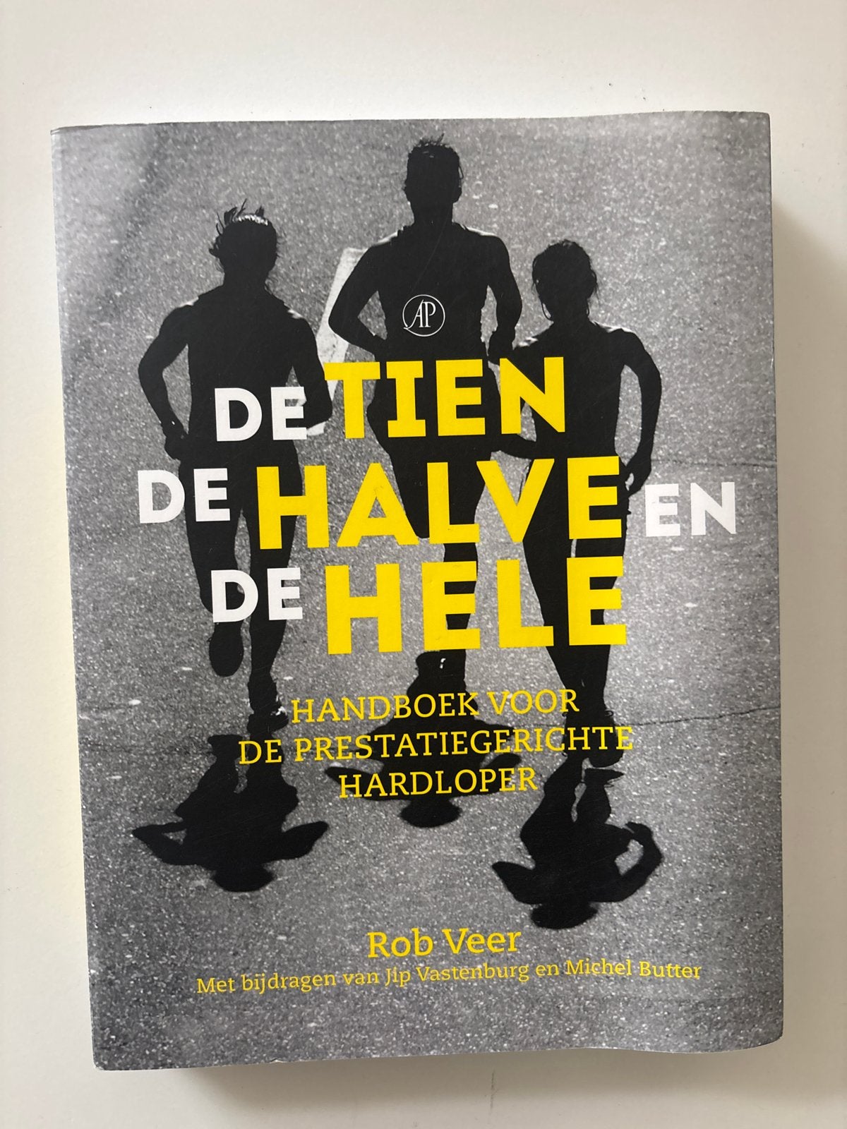De Tien, De Halve en De Hele - Handboek Hardloper, Ophalen of Verzenden, Gelezen, Lopen en Fietsen