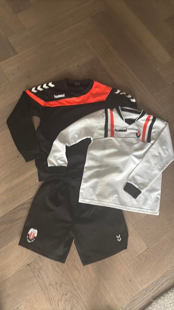 Hummel Jodan Boys tenue maat 140, Sport en Fitness, Voetbal, Maat XS of kleiner, Ophalen of Verzenden, Zo goed als nieuw, Set