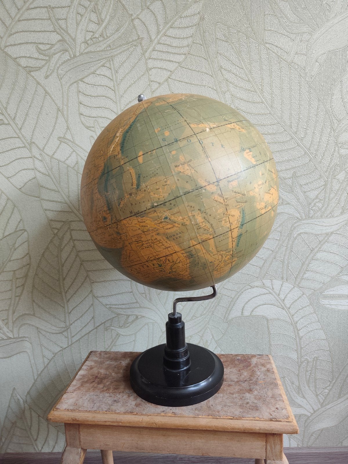 Vintage Wereldbol - Decoratieve staatskundige Globe - 1950, Gebruikt, Kunststof, Draaibaar, Ophalen of Verzenden